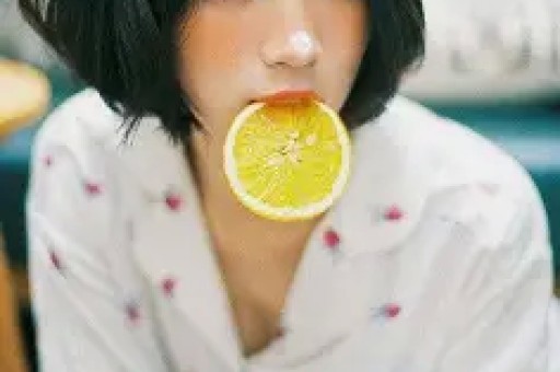 陪玩陪睡只是皮毛！继手伸进裤子后又一女星自曝50多都不放过